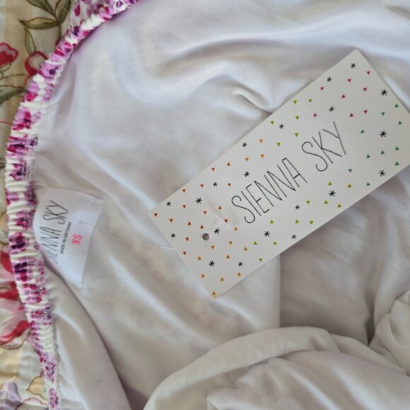 NWT Sienna Sky Floral Dress, Size XS - Picture 5 of 7